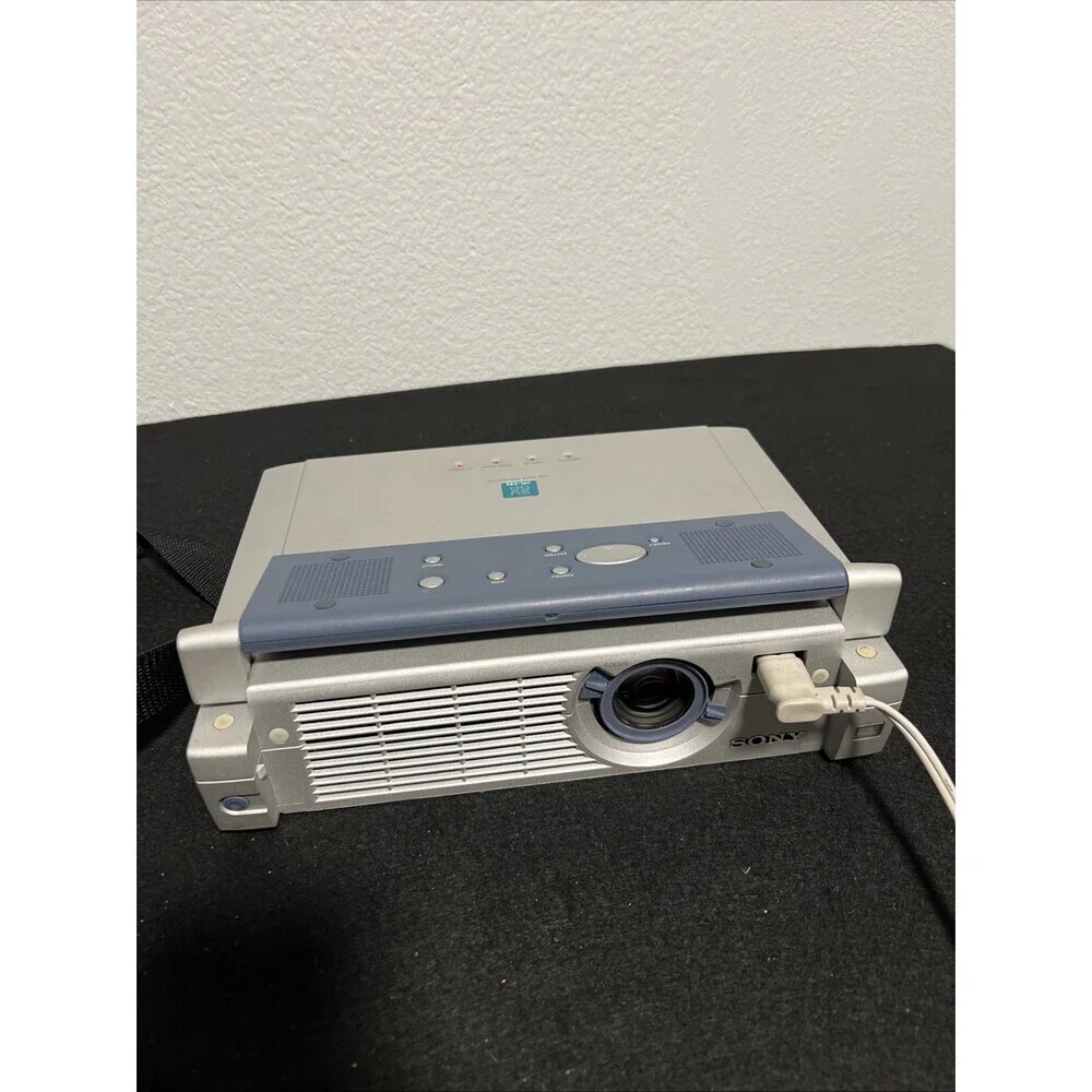 Sony VPL-CS3 LCD Data Projector + Wires & Carrying Case Tested